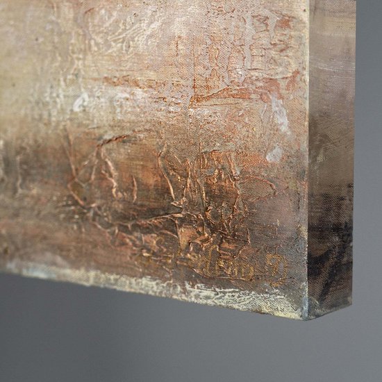 Close-up van een textuur schilderij met koperen en bruine tinten.