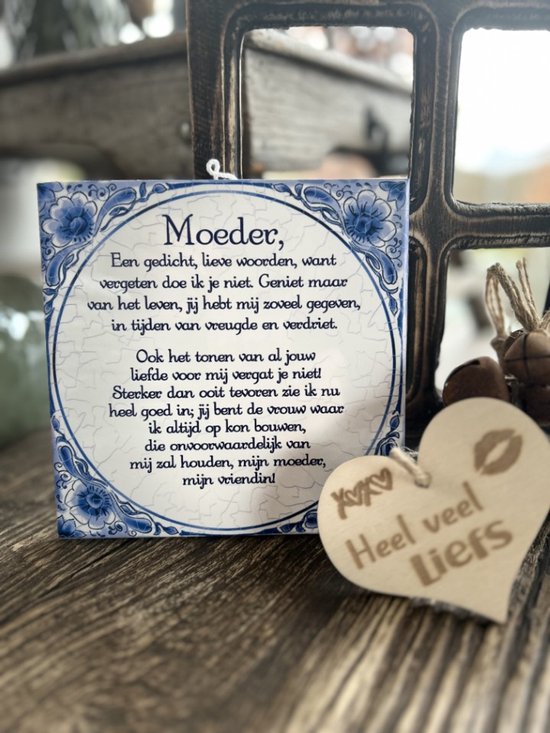 Creaties van Hier - Tegeltje Moeder met houten hartje - 15 cm – Keramiek