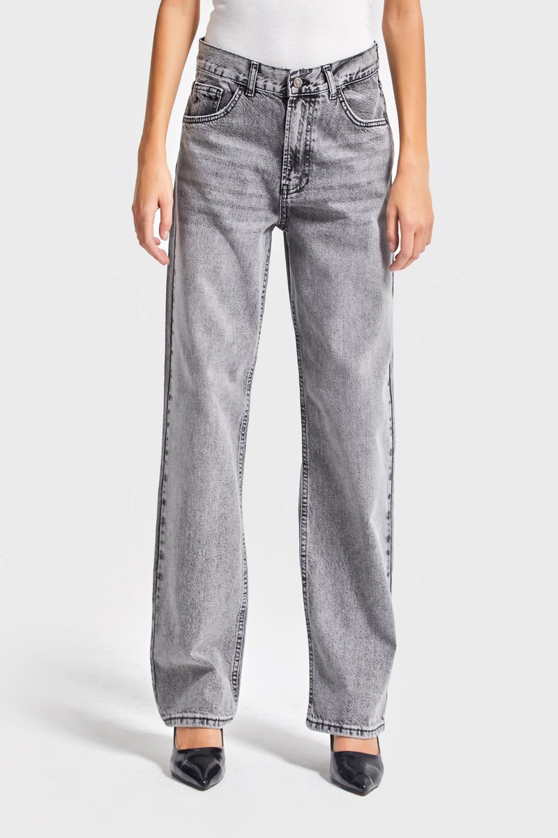 It's Basic - Relaxed Mid Rise Jeans