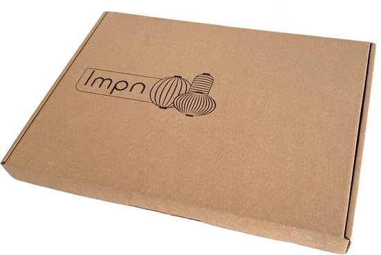Een bruine kartonnen doos met het LMPN logo erop.