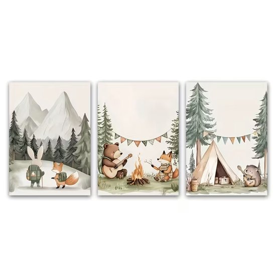 Trois affiches d'animaux campeurs : lapin et renard près des montagnes, ours et renard près du feu de camp, hérisson près de la tente. Paysage forestier avec arbres.