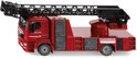 Rode brandweerwagen met een uitschuifbare, zwarte ladder. Het woord 'FEUERWEHR' staat op de zijkant.