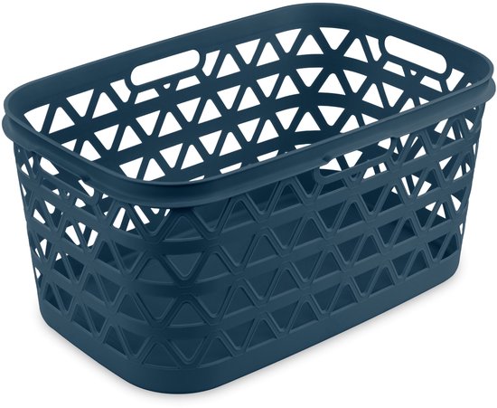 Een donkerblauwe, rechthoekige wasmand met open, geometrisch patroon, op een witte achtergrond.