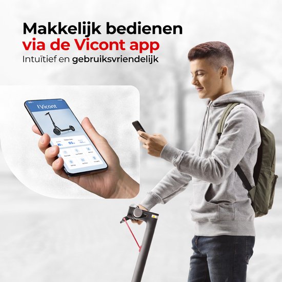 Jonge man houdt smartphone met Vicont app in hand, naast zwarte elektrische step.