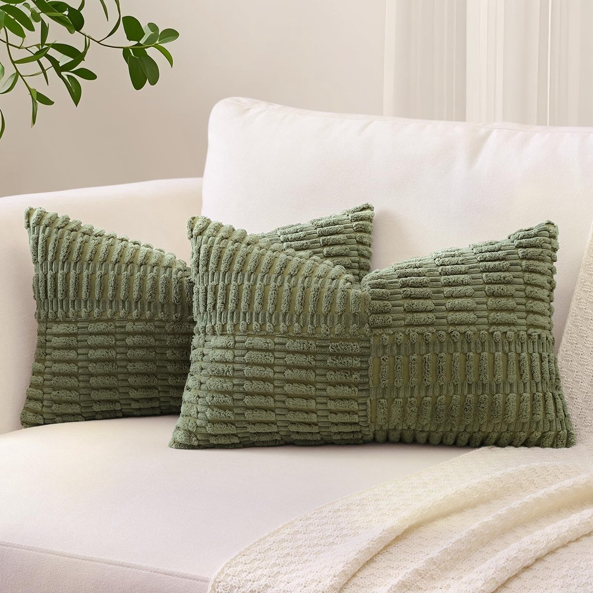 Unyqoos Set van 2 decoratieve kussenslopen in zacht corduroy met gestreept patroon Olijfgroen