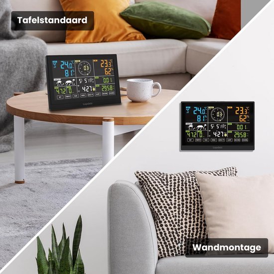 Digitale weerstation displays op een salontafel en een sidetable, met tekst 'Tafelstandaard' en 'Wandmontage'.