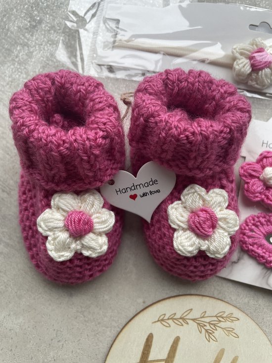 Maminobaby.nl | Baby Geschenkset meisjes | Handmade speenkoord | Handmade haarclip | Gehaakte babyslofjes | Kraamcadeau | Babyshower — afbeelding 5