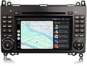 Zwarte autoradio met touchscreen die de navigatie-app van Google Maps toont met route-informatie en nieuwsberichten.