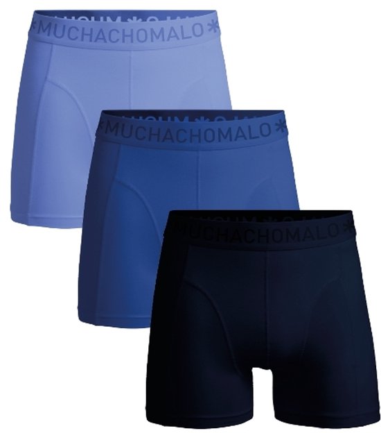 Trois boxers Muchachomalo dans différentes nuances de bleu : bleu clair, bleu cobalt et bleu marine.