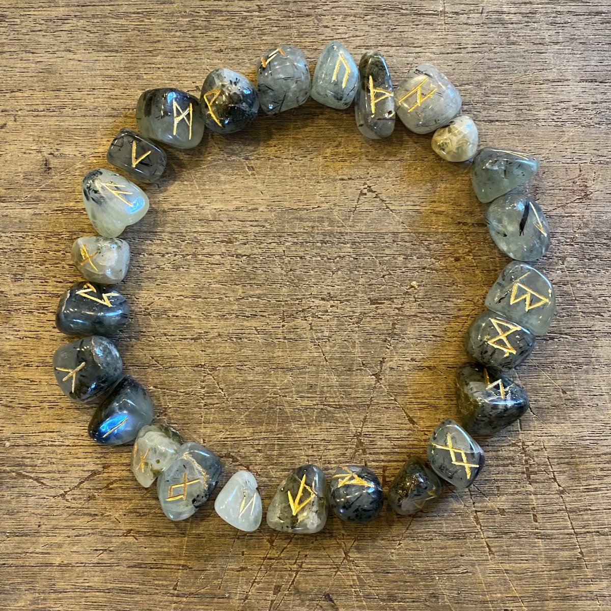 Runen Set Prehniet - Persoonlijke Groei - Bescherming - Orakel - 25 stuks - Edelsteen - Meditatie - Magie - Tarot