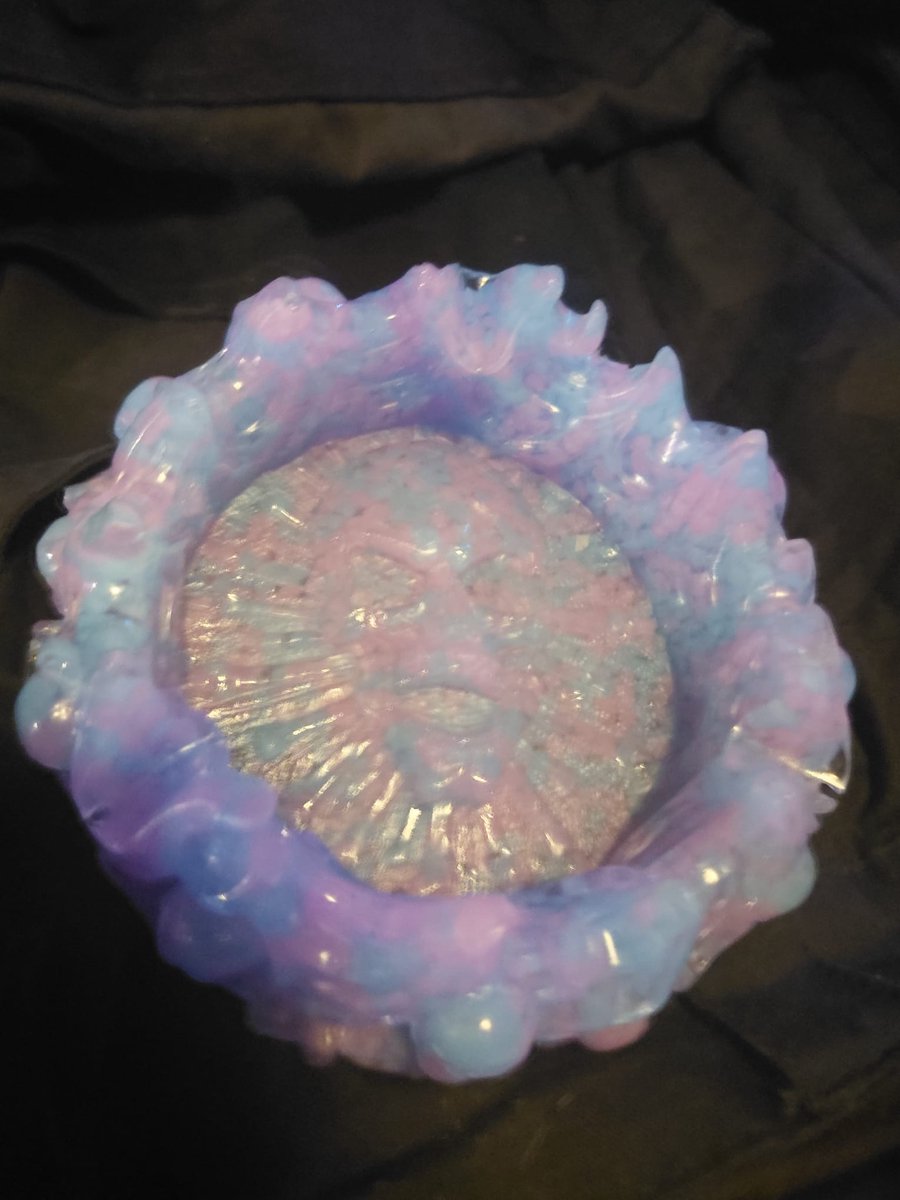 starwolf, asbak, vlammen en skulls, roze en blauwe glow in the dark steentjes, uniek, halloween, geschenk, decoratie