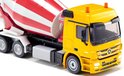 Gele vrachtwagen cabine met nummer 2648, met rode en witte betonmolen.