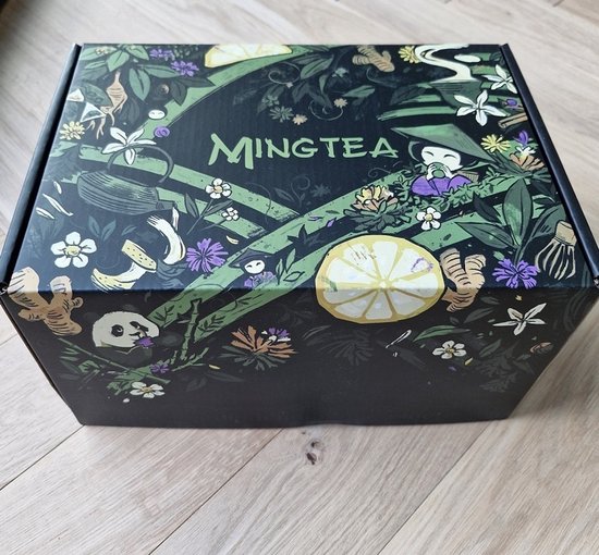 Mingtea geschenkdoos met gedecoreerde prints van planten, bloemen, citroen, gember en een panda.