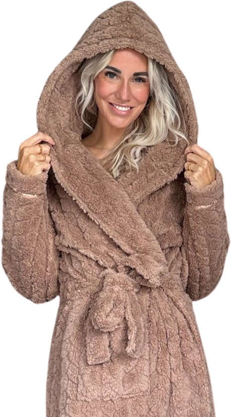 Badjas dames - 100 % zacht fleece - lang model - teddy badjas - luxe badjas dames met grote capuchon- trendy ochtendjas - Charlie Choe - taupe - maat XL
