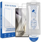 Verpakking met een Coverzs gehard glazen screenprotector, applicatieframe en instructies. Blauwe en witte verpakking met tekst 'Tempered Glass Screenprotector'.