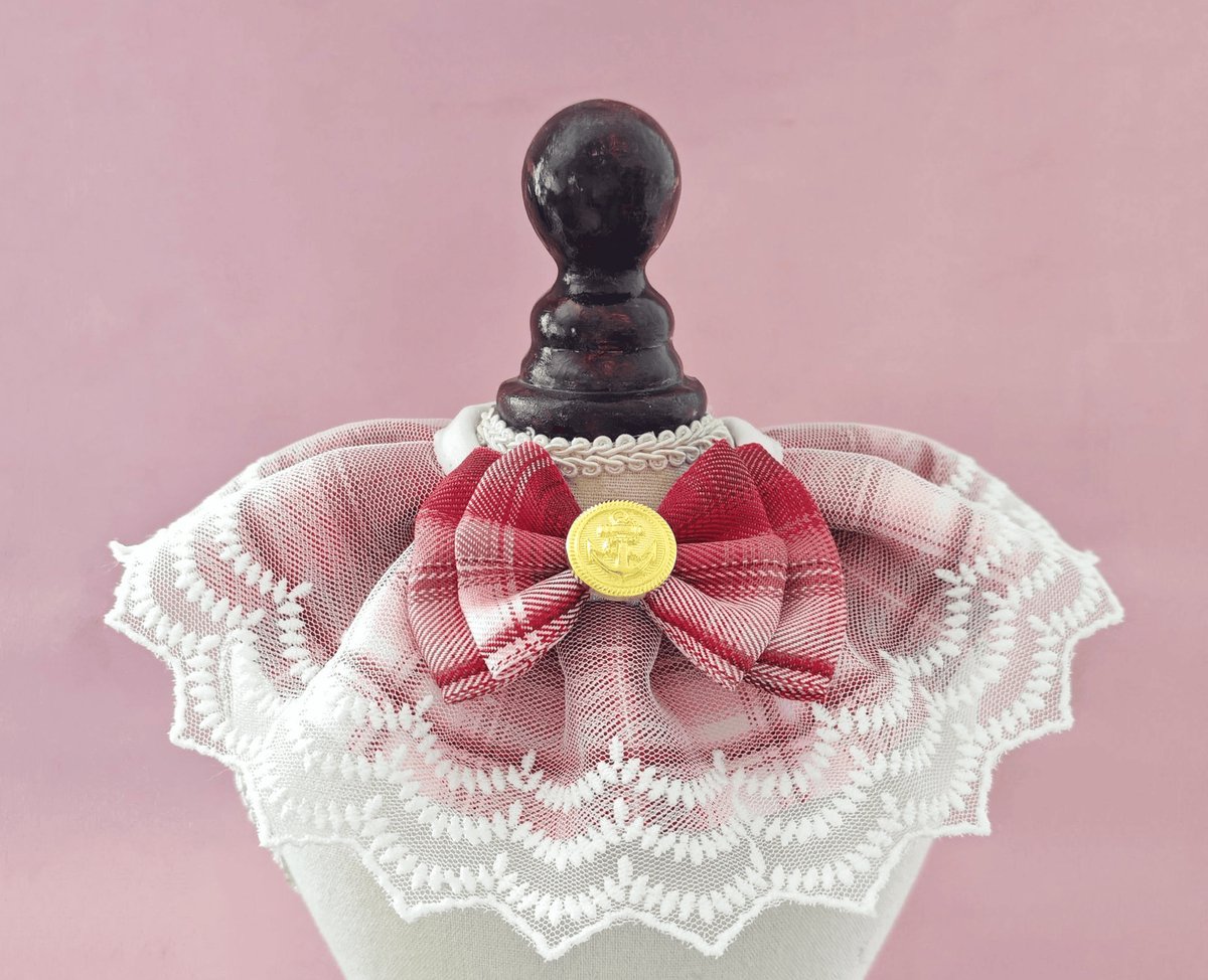 Daity Een kattenaccessoire, een halsband voor katten, geschikt voor katten en kleine honden - elegant ontwerp met kanten ruches, maat M, nekomtrek 25-30 cm, vintage stijl, geschikt voor Yorkshire Terriers, Ragdoll katten, enz. (rood)