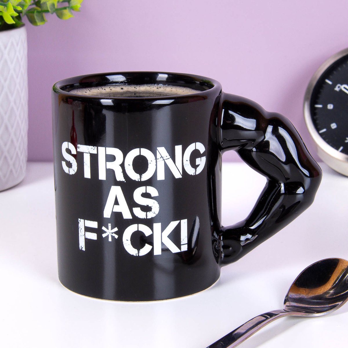 Strong as F*ck mok – Stoere koffiemok van steengoed – Ruime inhoud – Geschikt voor vaatwasser