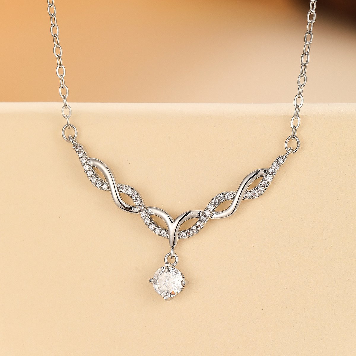 Sjika - Zilveren Ketting met Hanger – Zirkonia Halsketting Dames – Elegant & Tijdloos – Minimalistische Zilveren Sieraden - Cadeau voor haar