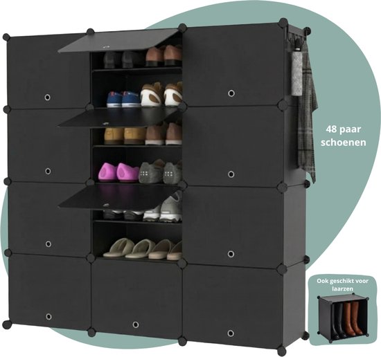 Meuble à chaussures noir avec 48 compartiments, contenant diverses chaussures, y compris des bottes dans un compartiment séparé.