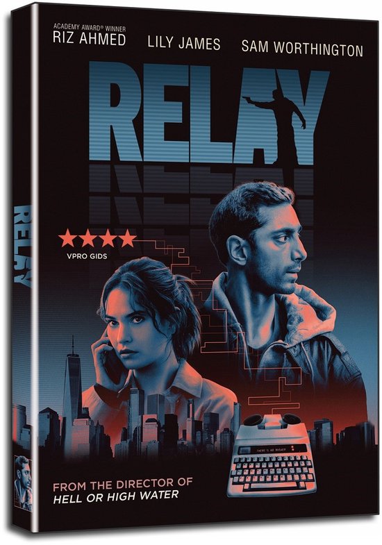 Filmcover voor 'Relay' met Lily James en Sam Worthington, met een stadslandschap en typemachine.