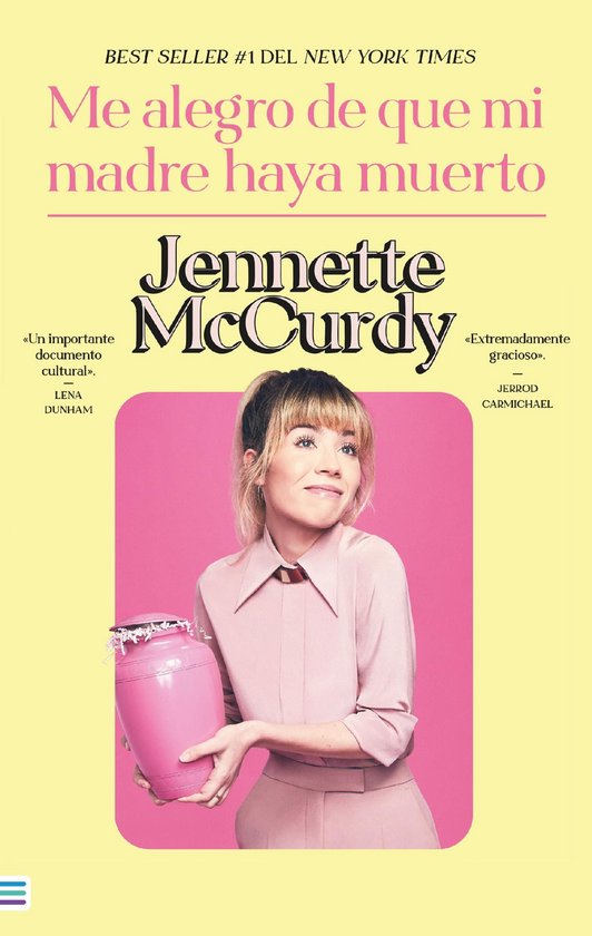 Couverture de livre avec Jennette McCurdy en tenue rose, tenant une urne rose dans sa main gauche. Titre : Me alegro de que mi madre haya muerto.