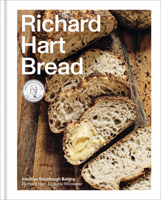 Boekomslag met de titel Richard Hart Bread en gesneden zuurdesembroden, waarvan één besmeerd met boter.