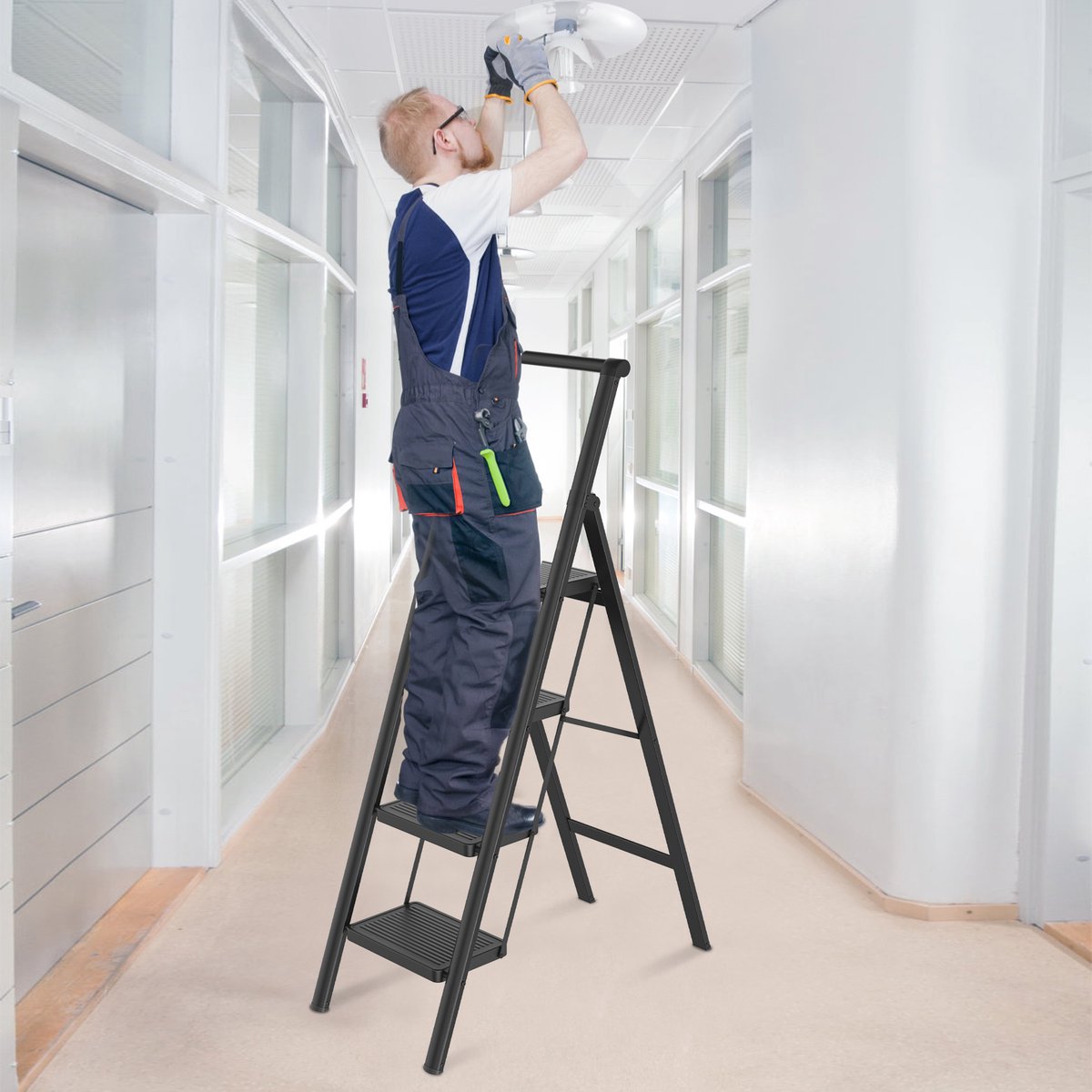 Opvouwbare Trapladder 4 Treden – Huishoudtrap met Brede Antislip Treden (30×20 cm), Stabiel & Belastbaar tot 250 kg – met Leuning – Zwart – foto 8