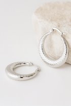 Lundholm Freja Oorringen Dames Zilverkleurig - Grote Bolle Hoops met Slangenprint - Premium Stainless Steel - Ø 3,4 cm - Waterproof & Hypoallergeen - Cadeau voor Haar