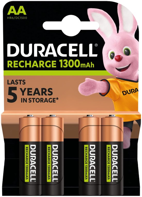 Verpakking van 4 Duracell oplaadbare AA batterijen, 1300mAh, met de Duracell bunny.