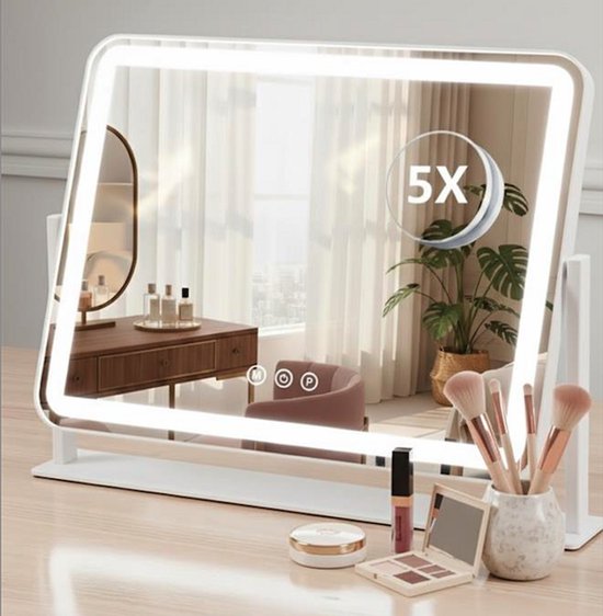 Verlichte make-upspiegel met 5x vergroting, cosmetica en make-upkwasten op een witte basis.