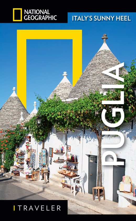 National Geographic Italie's Sunny Heel Puglia. Witte huizen met puntige daken onder een blauwe hemel.