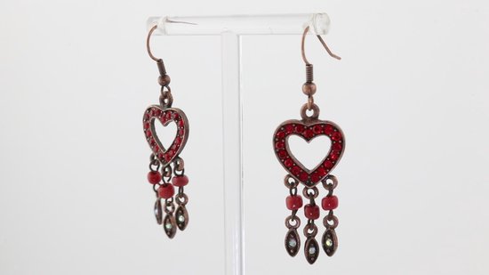 Boucles d'oreilles Behave Rose avec pendentif en forme de coeur rouge