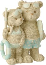 Beige decoratiebeeld van twee beren op het strand. Ze dragen zwemkleding en de jongen heeft een surfplank.