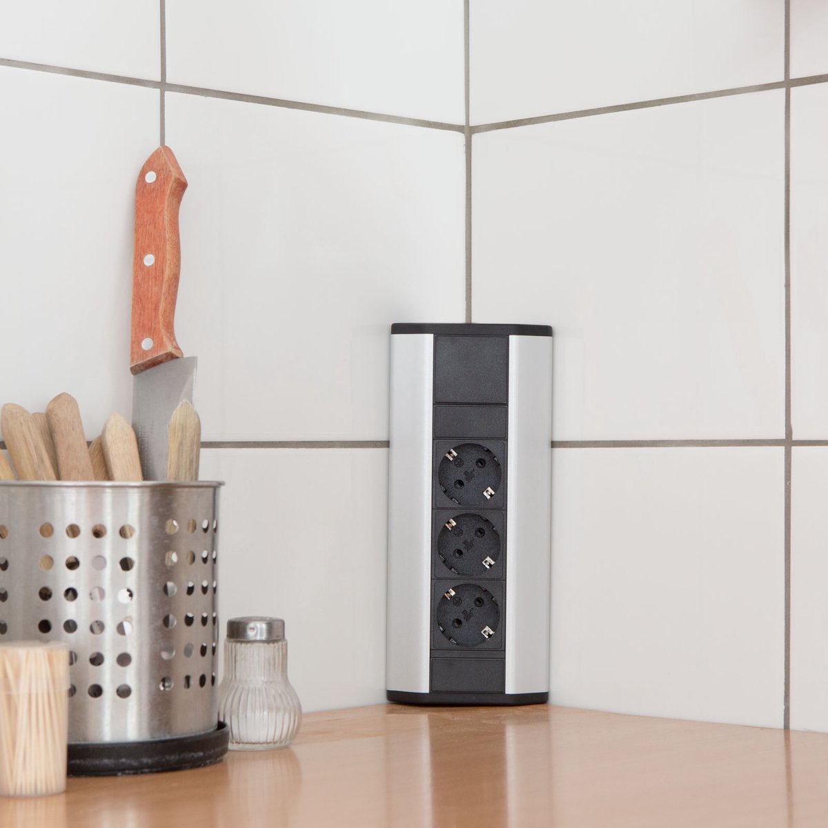 Hoek Stekkerdoos - 3 Stopcontacten - 3500W - 16A - 1,5m Kabel - Aluminium Design - Compact - Kindveilig - Voor Keuken Kantoor Woonkamer [20480]