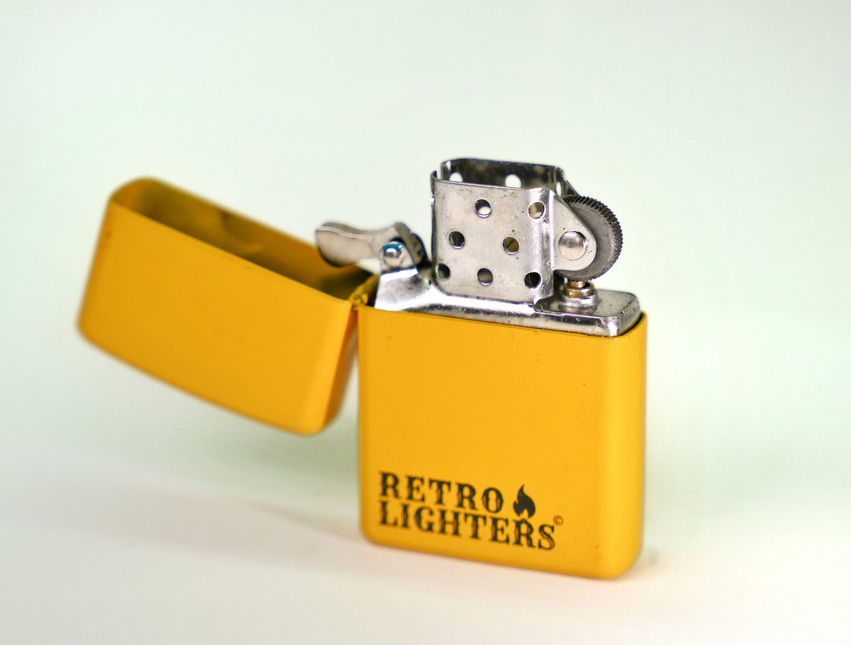 Klassieke Retro Benzine Aansteker – Windproof & Navulbaar – Perfect voor Sigaretten, Pijp & Kaarsen – Hoogwaardige Vintage Lighter met 2 Jaar Garantie – Uniek Geschenk