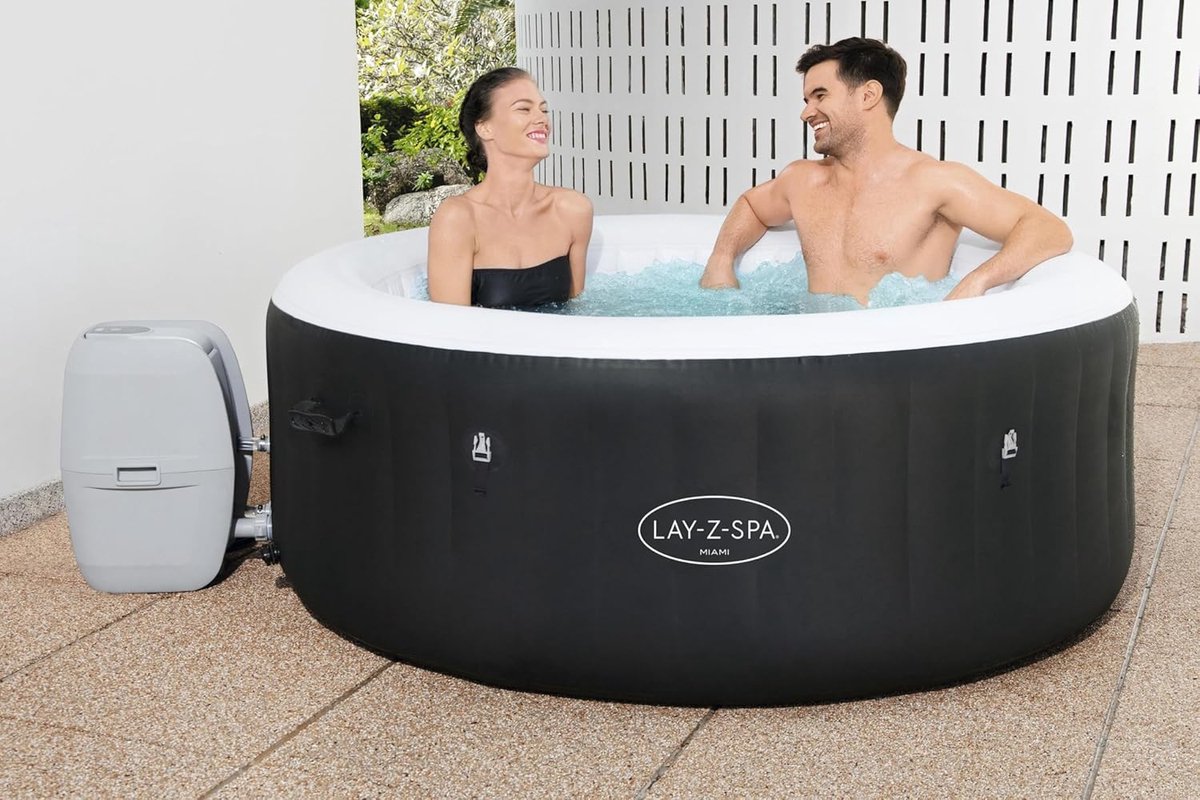 Miami FreezeShield AirJet Hottub (Ø 180x66 cm) voor 4 Personen | All-Season Opblaasbare Spa met 669L Capaciteit, Digitaal Pomp en Krachtige Massage | Alta Furniture
