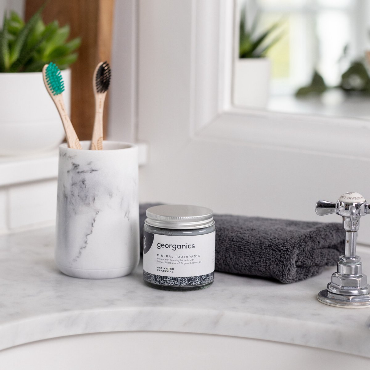 Georganics Mineraalrijke Tandpasta - Geactiveerde Houtskool