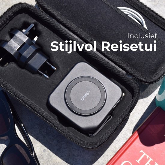 Zwarte Cheroy ChargePack Multi powerbank en reisaccessoires in een stijlvolle zwarte reisetui.