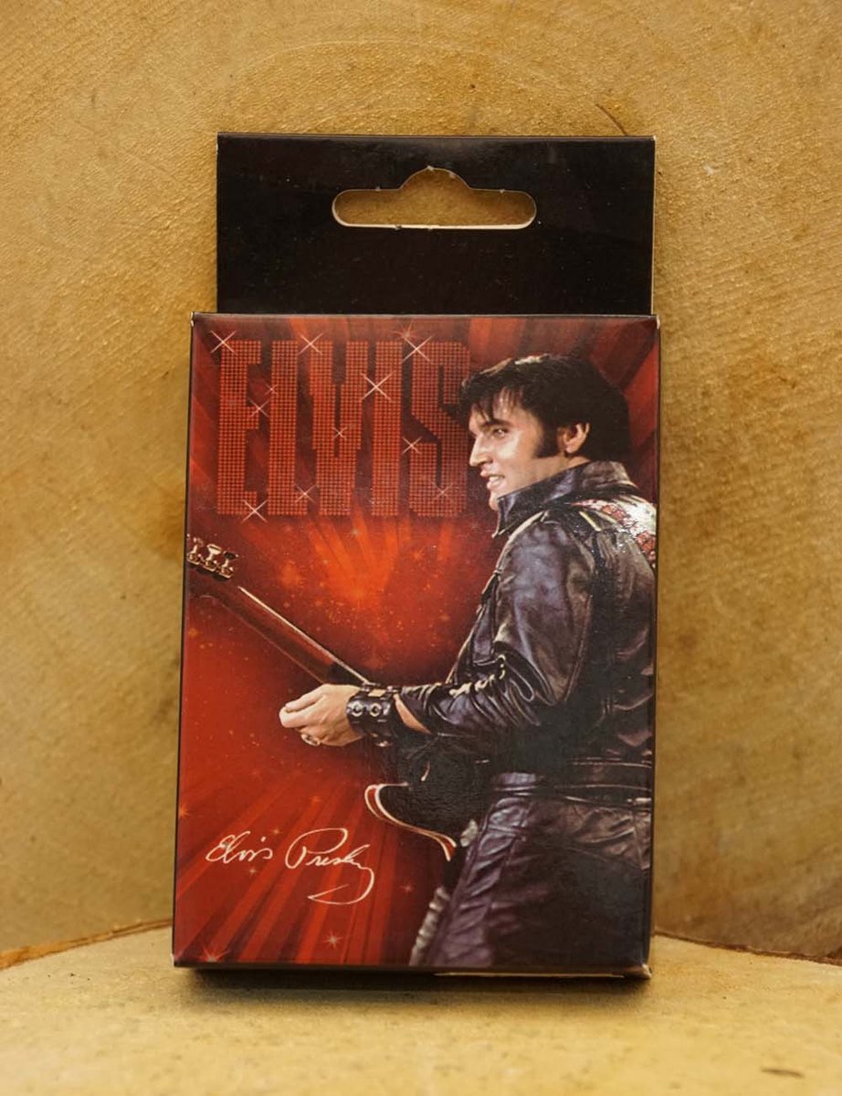 Speelkaarten Elvis Presley in het rood met Elvis die gitaar speelt - speelkaarten met afbeelding van The King of Rock & Roll - gezelschap spel kaarten van Elvis Presley - 1 stok kaarten van Elvis Presley - Elvis Presley cadeau artikelen