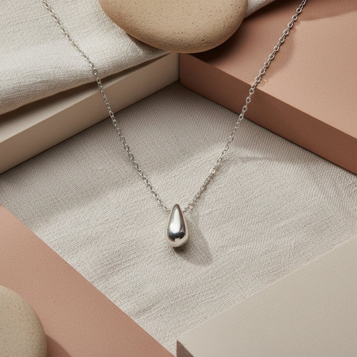 Ketting zilverkleurig – Druppel bedel – Stainless steel dames ketting – SK Sieraden