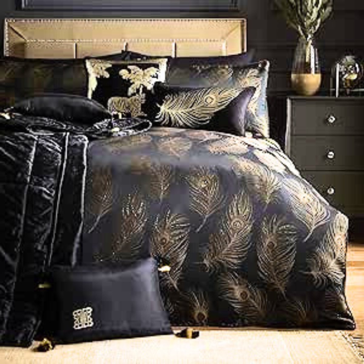 BOG Super Kingsize Dekbedovertrek Set 260 × 220 cm – Pauwenveren Design- Zwart En Goud- Jacquard Beddengoed