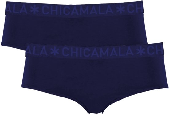 Twee marineblauwe hipster broekjes met CHICAMALA * op de elastische tailleband.