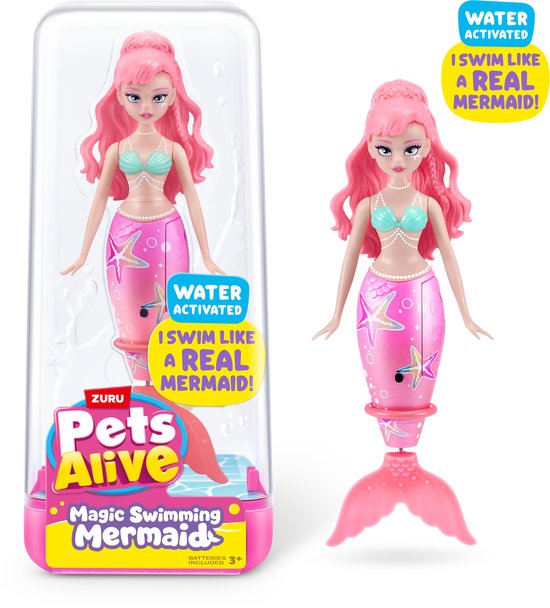 Zuru Pets Alive Magic Swimming Mermaid: een roze zeemeermin met roze haar in verpakking en los van de verpakking. Tekst "WATER ACTIVATED", "I SWIM LIKE A REAL MERMAID!".