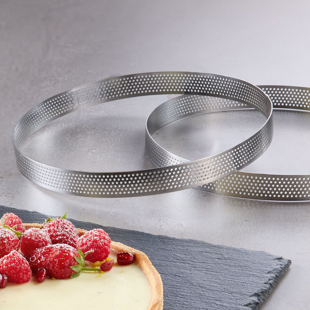 Westmark taartframe – Perfecte taart- en quicheblikken – Uniform bakresultaat dankzij perforatie – Zilver, Ø 20 cm