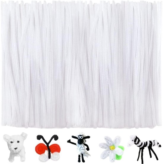 Honderd witte pijpenragers met aan de onderkant kleine knutseldiertjes: hondje, vlinder, schaap, bloem en zebra.