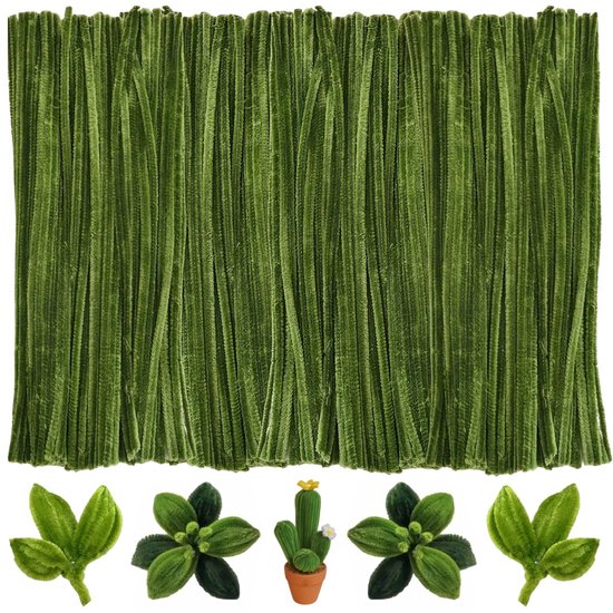 100 mosgroene pijpenragers van 30 cm lang, met 5 kleine decoratieve plantjes.