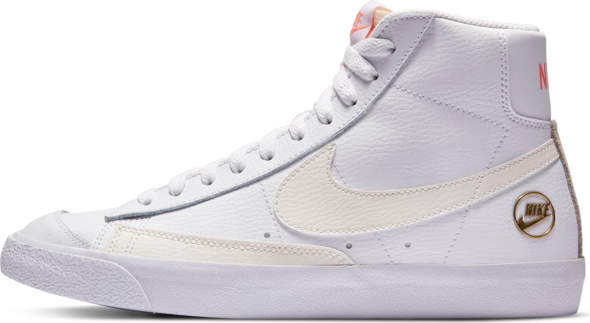 Nike Blazer Mid Vintage '77 Dames Sneakers - White/Sail-Metallic  Gold-Atomic Pink - | bol.com