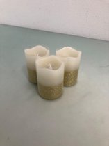 3 mooie LED kaarsen. Met gouden glitters en timer functie.