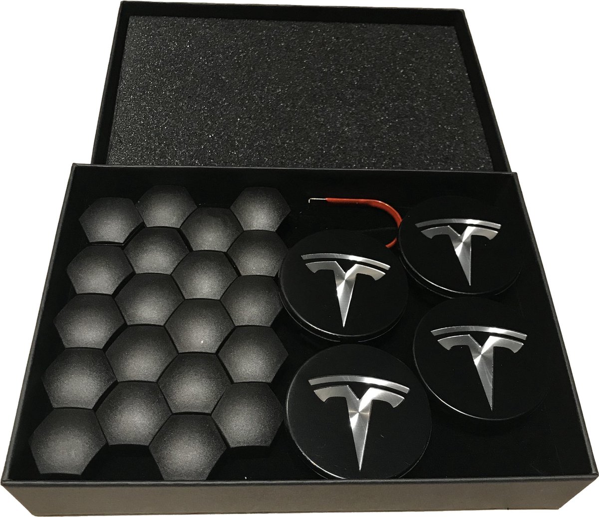 Zwarte accessoire wieldoppen voor de Tesla Model 3/Y zijn te vinden in –  Shop4Tesla