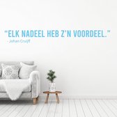 Muursticker Elk Nadeel Heeft Z'n Voordeel Johan Cruijff -  Lichtblauw -  80 x 10 cm  - Muursticker4Sale